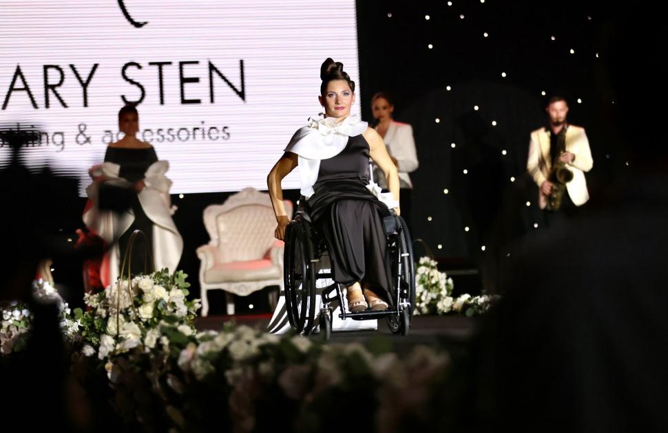 Marcel Ciolacu: ”Dizabilitatea este o barieră, dar puterea adevărată constă în a o transforma într-o viață frumoasă” 833002