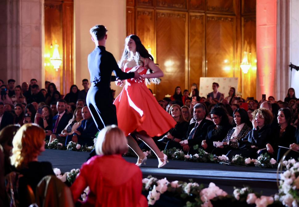 Marcel Ciolacu: ”Dizabilitatea este o barieră, dar puterea adevărată constă în a o transforma într-o viață frumoasă” 833003