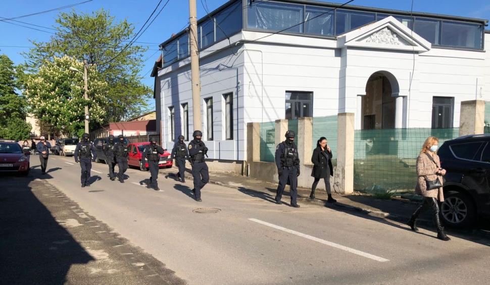 Miraj Tzunami, fratele lui Tzancă Uraganu, evacuat din casă cu mascații 832850