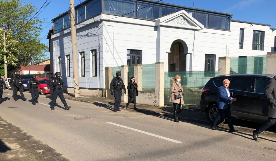 Miraj Tzunami, fratele lui Tzancă Uraganu, evacuat din casă cu mascații 832875