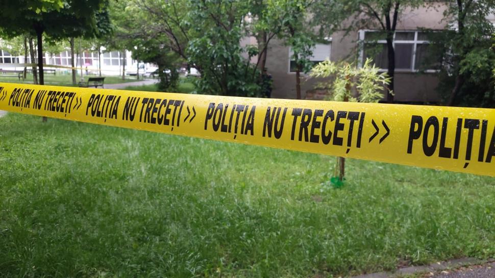 Un profesor de 51 de ani a murit la câteva ore după ce a fost găsit inconştient în faţa blocului, în Drobeta-Turnu Severin 832907