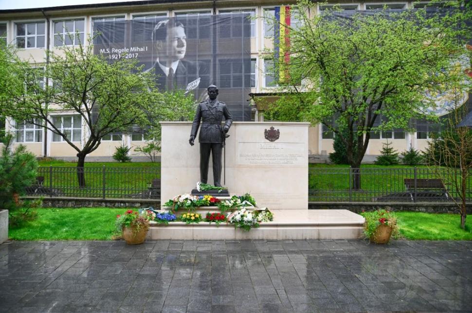 Asociația pentru Patrimoniul Regal Peleș sărbătorește Ziua Regalității și Ziua Independenței de Stat a României 833125