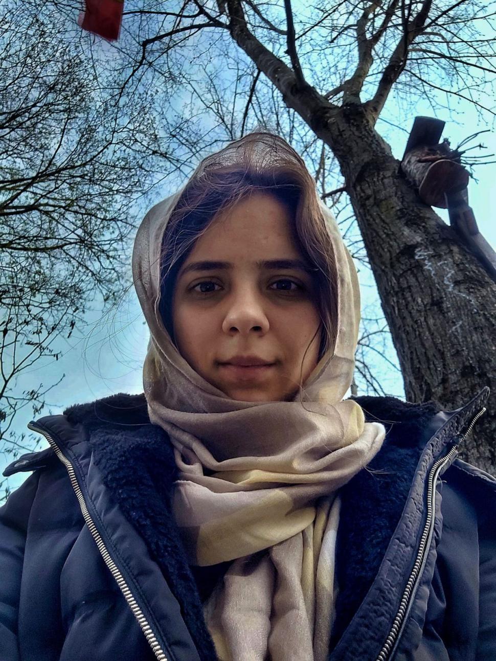 Ea este colaboratoarea AUR care a încercat să intre în Parlament cu patru gloanțe în geantă! Are doar 22 de ani 833040