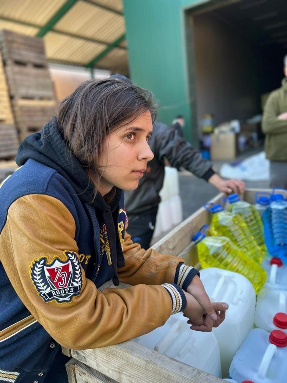 Ea este colaboratoarea AUR care a încercat să intre în Parlament cu patru gloanțe în geantă! Are doar 22 de ani 833043