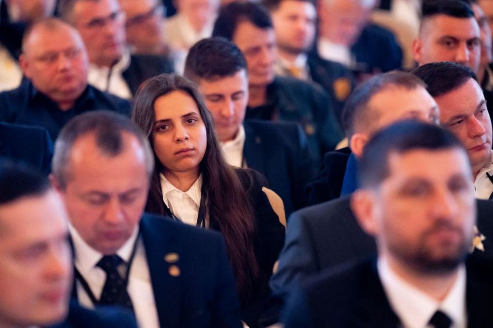 Ea este colaboratoarea AUR care a încercat să intre în Parlament cu patru gloanțe în geantă! Are doar 22 de ani 833046