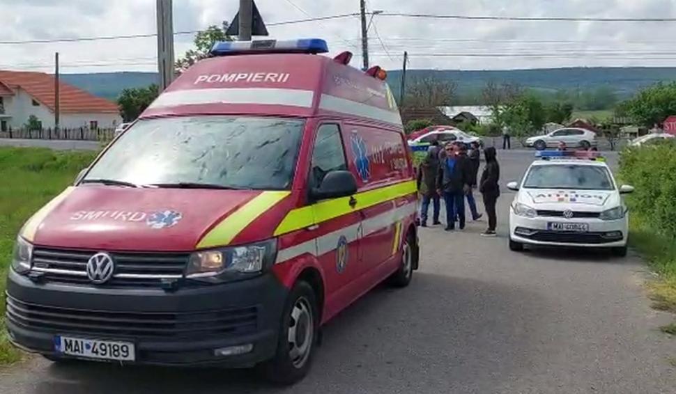 O maşină Google Street View, aruncată de tren la 30 de metri pe câmp, după ce şoferul nu a oprit la trecerea cu calea ferată, în Butoiești 833117