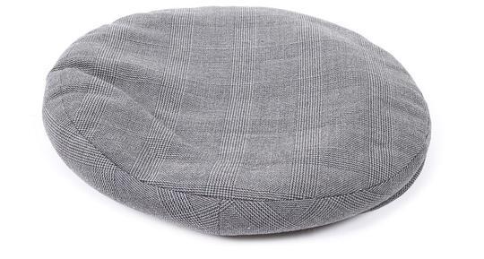 Şapca lui Nicolae Ceauşescu şi teza de doctorat a "savantei", scoase la licitaţie | Care este preţul de pornire 833200