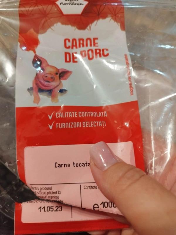 ”Am sesizat abia când amestecam în tigaie” Ce a găsit o femeie din Iași în caserola de carne tocată cumpărată dintr-un supermarket cunoscut 833395
