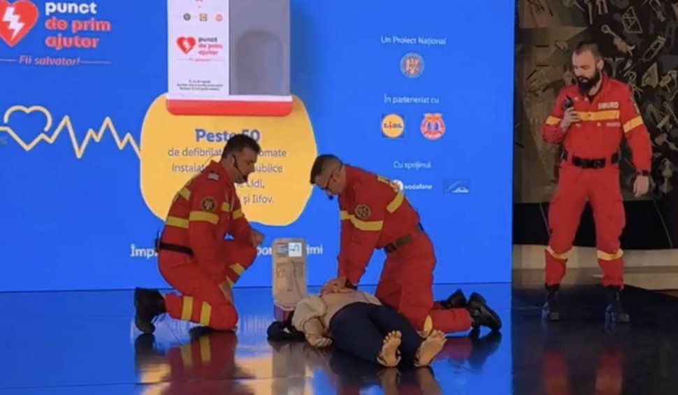 Premieră în România: Peste 370 de defibrilatoare, montate în mall-uri, aeroporturi, gări și clădiri de birouri
