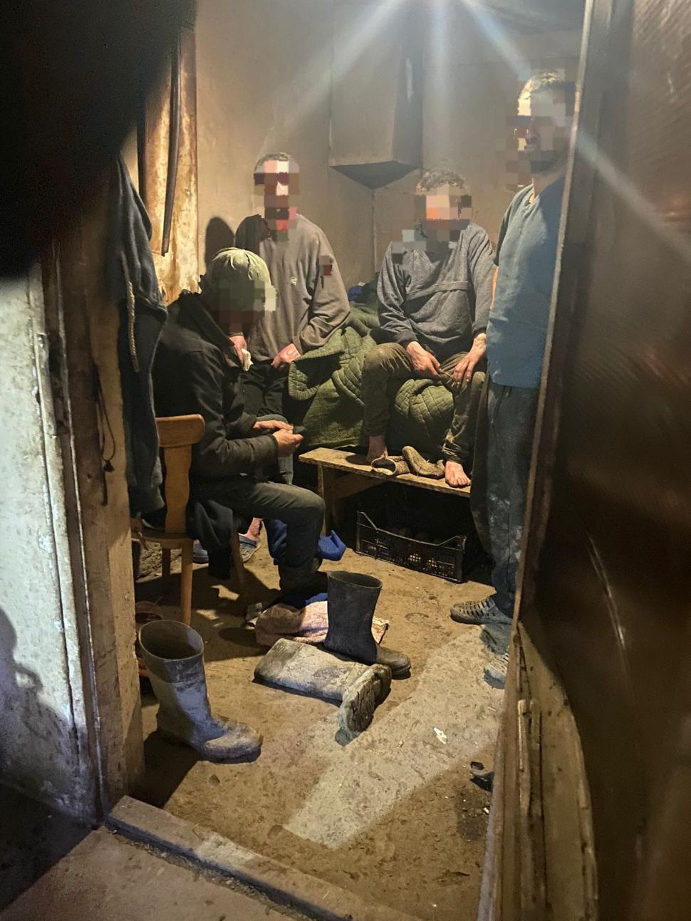 Rețea care racola persoane cu handicap pe care le exploata ca pe sclavi, destructurată în Maramureș 833461