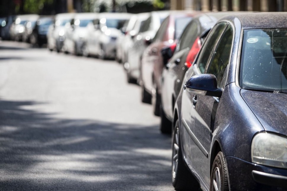 Şoferii români care vor beneficia de parcare gratuită oriunde în ţară. Care este condiţia
