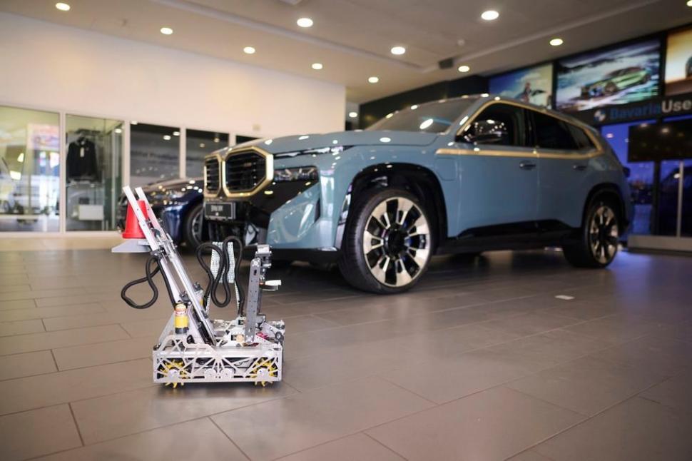 El este robotul Ro2D2 creat de echipa de robotică din Ploieşti şi premiat la campionatul mondial din SUA 833618