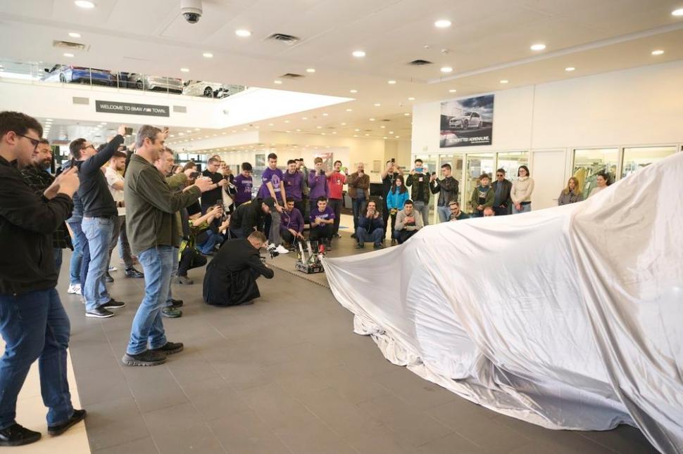 El este robotul Ro2D2 creat de echipa de robotică din Ploieşti şi premiat la campionatul mondial din SUA 833619