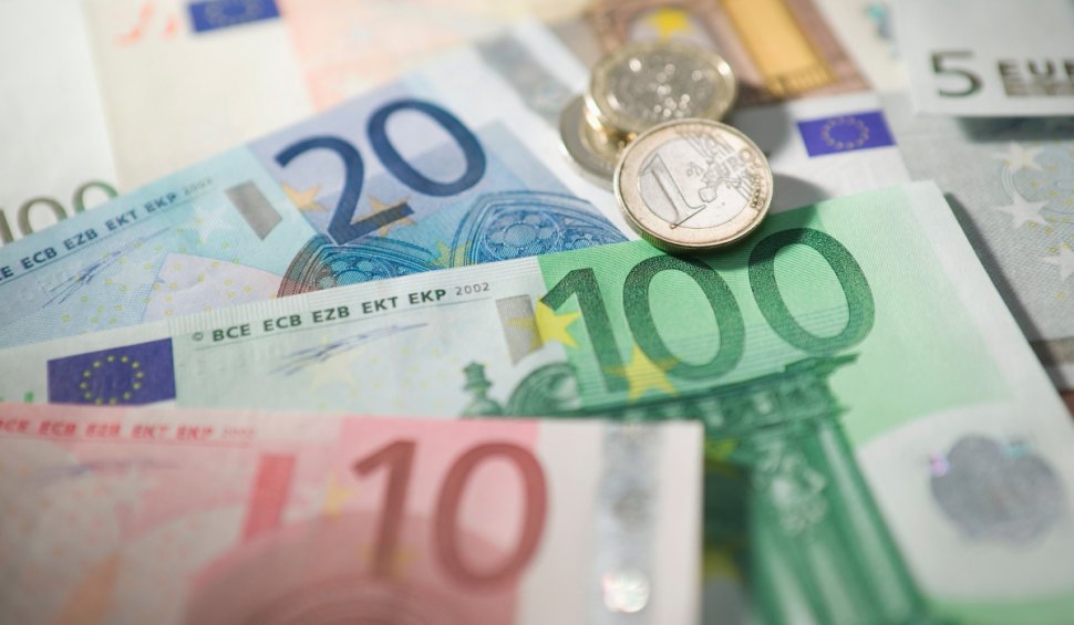 Tinerii care pot primi 200 de euro de la stat pot depune cererea doar până pe 22 mai | Cine se încadrează 