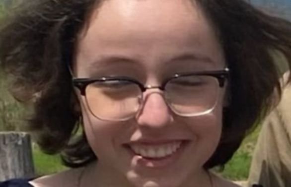Fata de 13 ani dispărută în zona mânăstirii Brătienilor a fost găsită. Se rătăcise în pădure
