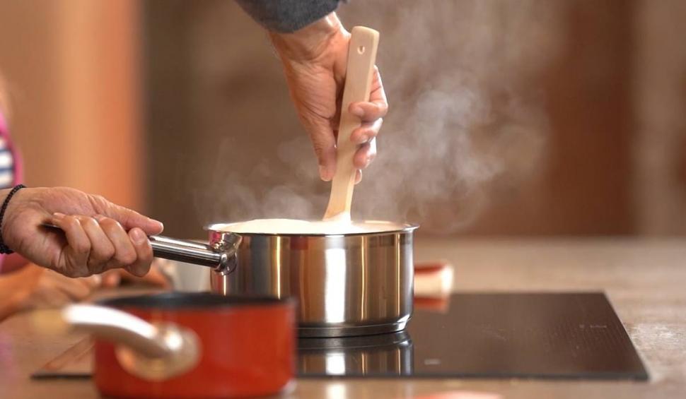 Mirela Retegan, omul din spatele fenomenului Gașca Zurli, a gătit alături de Ştefan Lungu: "Livrăm speranță și zâmbete pentru copiii bolnavi de cancer" 833584