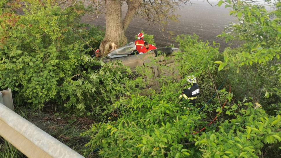 Accident mortal în Vaslui! Un șofer de 24 de ani a intrat cu mașina într-un copac 833795