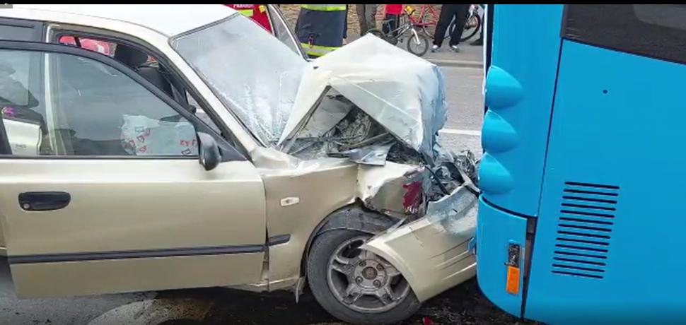 Accident mortal în Sibiu: Un tânăr a murit după ce s-a izbit cu mașina de un autobuz oprit în stație 833908