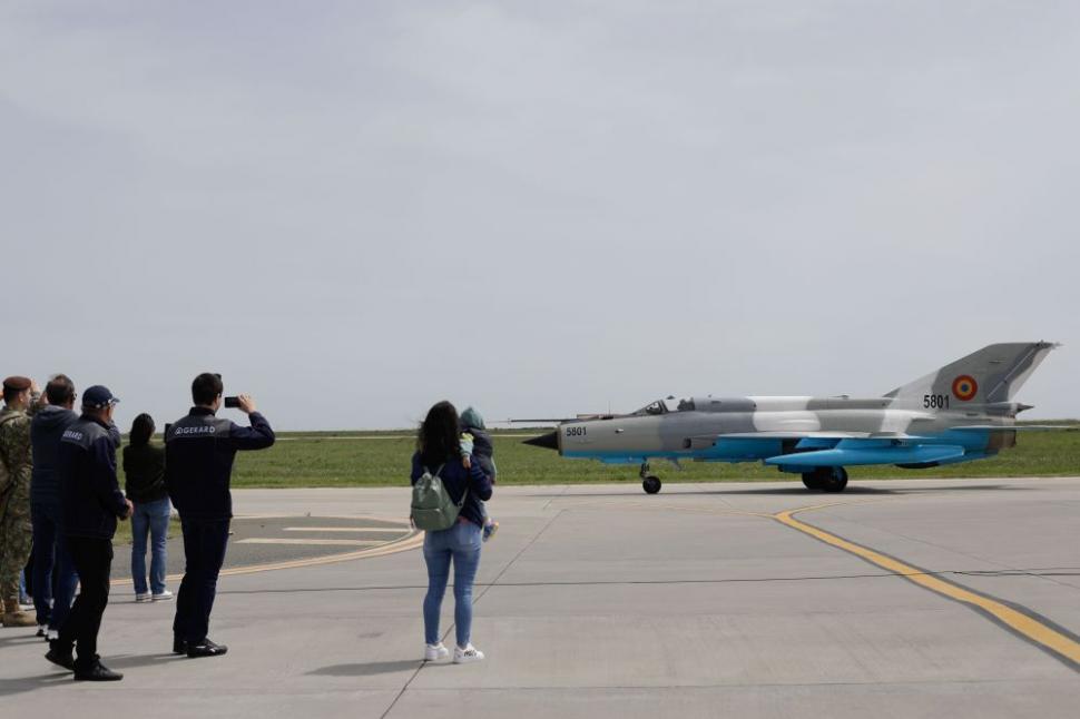 Adio, MiG-21! Bătrânele aparate sovietice sunt scoase la pensie după ultimul zbor 833981
