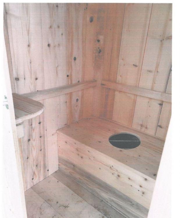 Toalete ”în fundul curții” pentru polițiști. IPJ Botoșani cumpără ”6 WC-uri din lemn de rășinoase” 834048