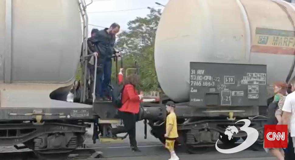 Trafic blocat în nordul Bucureștiului, după ce un marfar s-a defectat pe șine, la bariera Petricani 834077