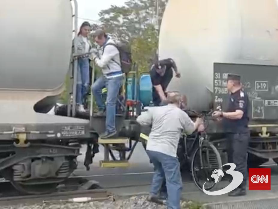 Trafic blocat în nordul Bucureștiului, după ce un marfar s-a defectat pe șine, la bariera Petricani 834078