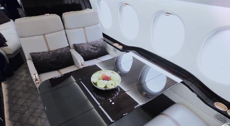 Klaus Iohannis zboară cu avionul privat la un summit european. Costurile deplasării sunt clasificate, iar toaleta pare să aibă hublou 834143