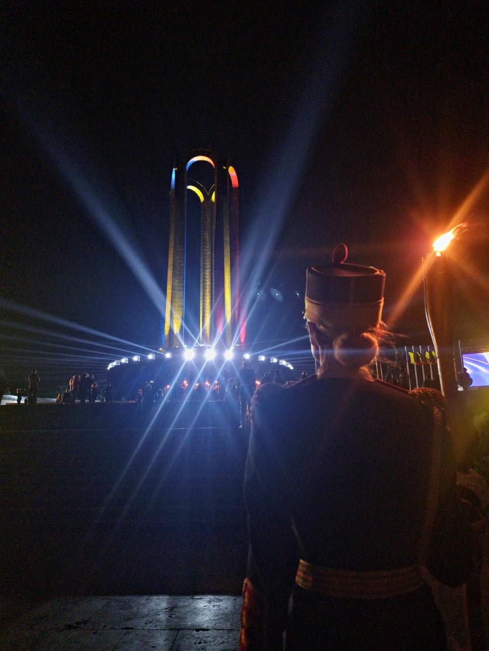 O sută de candele aprinse la Mormântul Ostaşului Necunoscut din Capitală 834479