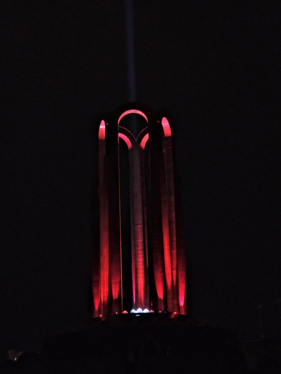 O sută de candele aprinse la Mormântul Ostaşului Necunoscut din Capitală 834483