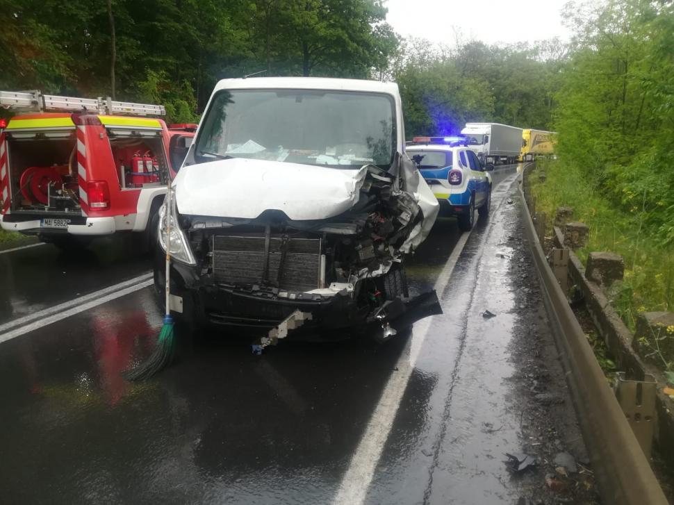 Accident cu două microbuze în Timiș! Traficul este blocat pe DN68 A, în Coșava 834722