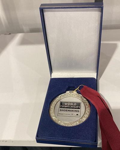 Victor Vulpe, românul care a făcut al doilea cel mai frumos pantof din lume | "E că în povestea Cenușăresei" 834669