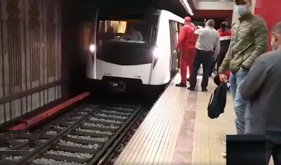 O femeie s-a aruncat pe linia de metrou, la staţia "1 Decembrie" din Capitală
