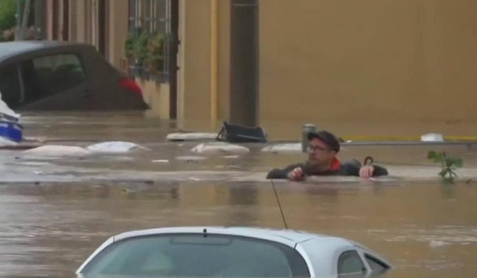 "Trăim Apocalipsa". Ciclonul a făcut prăpăd în Italia! Mașini luate de viituri şi școli închise din cauza inundațiilor 834491