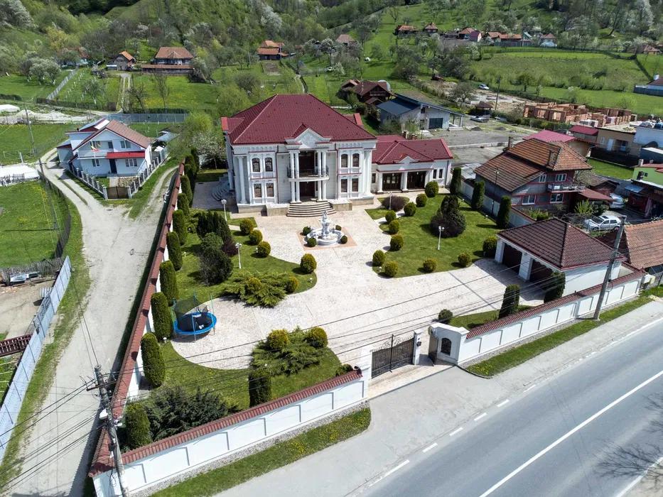 Familia lui Nicolae Guţă îşi vinde palatul de lux de la Petroşani. Suma exorbitantă pe care o cere 834584