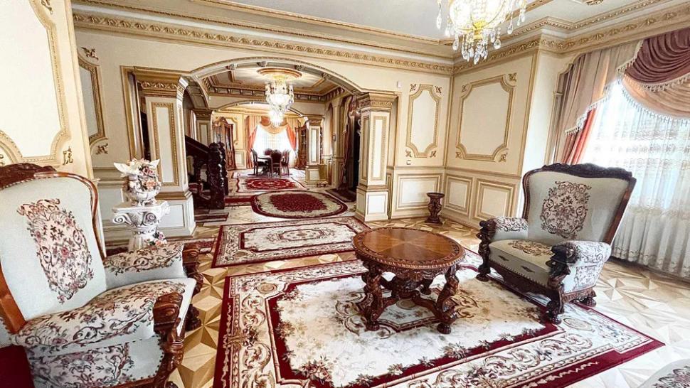 Familia lui Nicolae Guţă îşi vinde palatul de lux de la Petroşani. Suma exorbitantă pe care o cere 834585