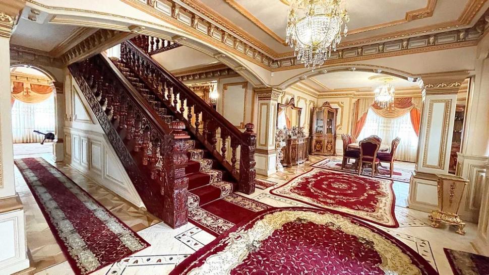 Familia lui Nicolae Guţă îşi vinde palatul de lux de la Petroşani. Suma exorbitantă pe care o cere 834586