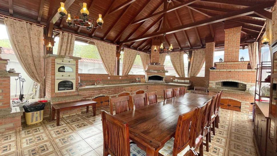 Familia lui Nicolae Guţă îşi vinde palatul de lux de la Petroşani. Suma exorbitantă pe care o cere 834590