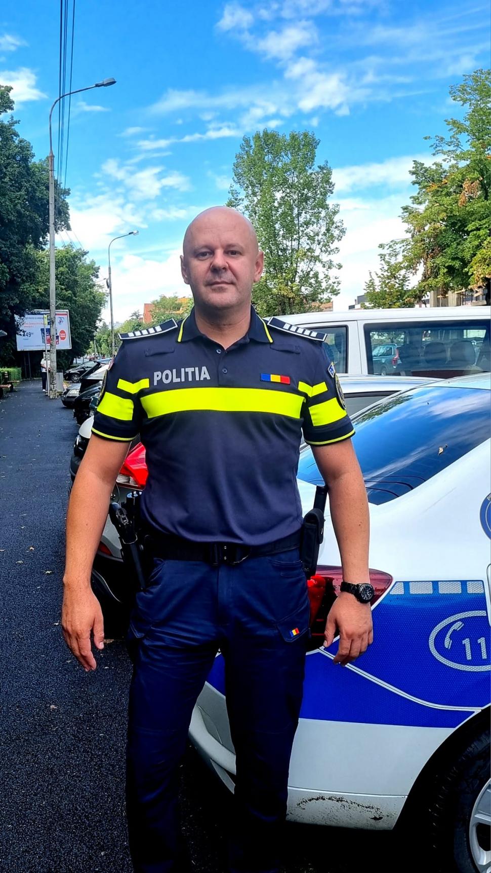 Un poliţist celebru în online şi-a dat demisia şi a renunţat la pensie după 27 de ani de muncă 834636