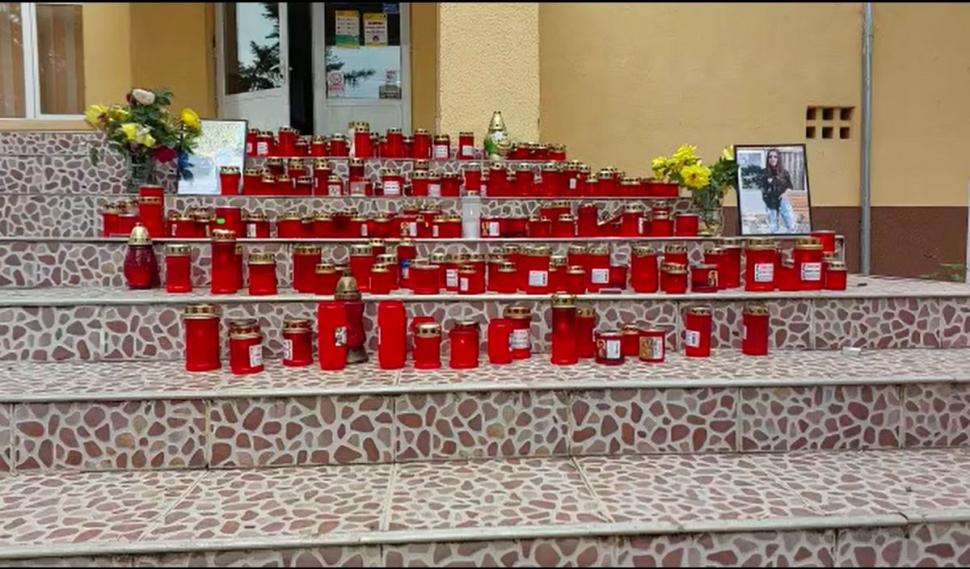 Ultimul mesaj al Laurei, fata de 18 ani moartă în accidentul din Mehedinţi: "Dragă mami, să nu uiți că voi fi mereu lângă tine! Te iubesc cel mai mult" 834629