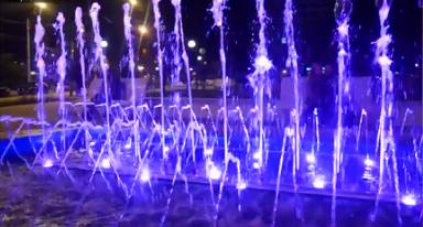 Fântână muzicală la preţ de apartament construită într-un oraş cu gropi, după o investiţie de zeci de mii de euro 834801