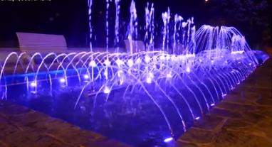 Fântână muzicală la preţ de apartament construită într-un oraş cu gropi, după o investiţie de zeci de mii de euro 834803