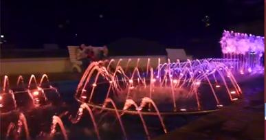 Fântână muzicală la preţ de apartament construită într-un oraş cu gropi, după o investiţie de zeci de mii de euro 834804