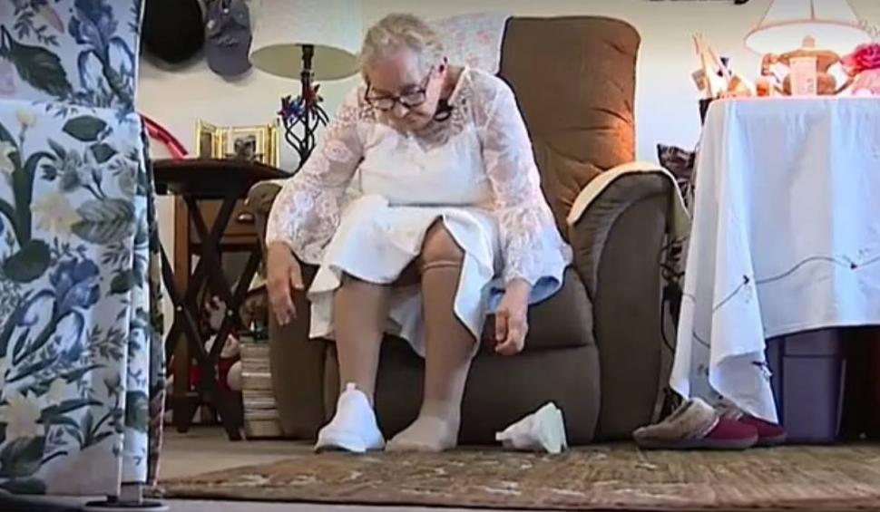 O femeie de 77 de ani a decis să se mărite cu ea însăşi. "Mi-am dorit dintotdeauna. De ce nu?" 834884