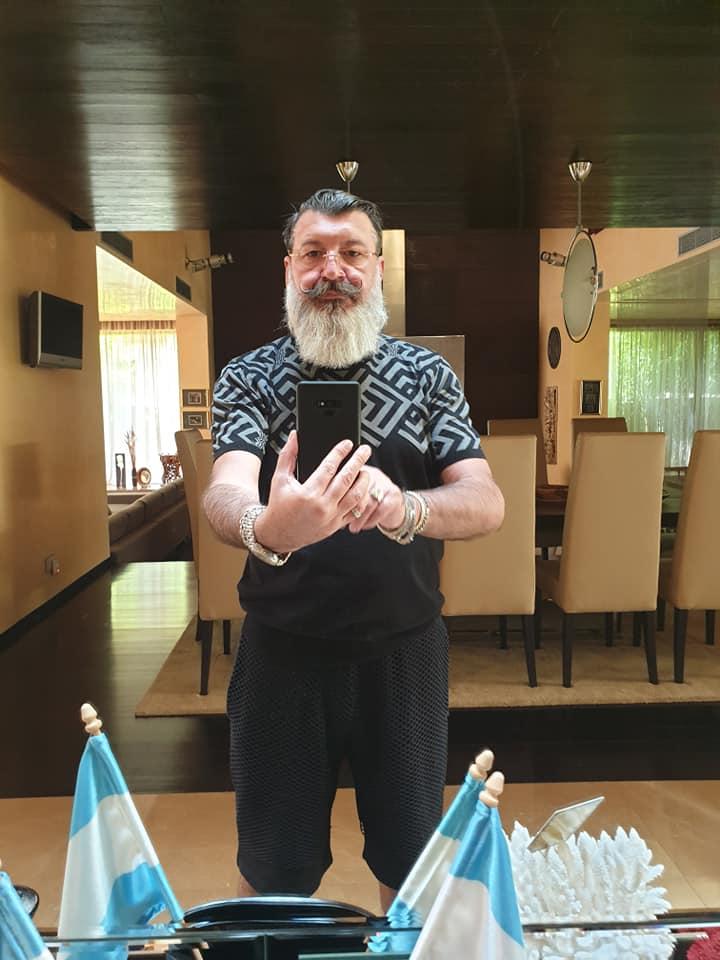 Milionarul român jefuit în Bucureşti dormea cu bijuterii şi un ceas de 300.000 de euro la mână, pe care le-a ascuns sub plapumă înainte să fie legat de hoţi 834881