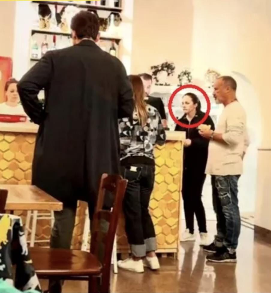 Alina Bica vinde pizza în Italia! Cum a fost surprinsă fosta șefă DIICOT, condamnată la închisoare și fugită din țară  835169