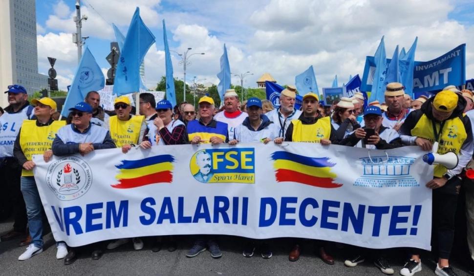 Câţi bani câștigă profesorii români care amenință cu greva generală. Au salariu aproape cât şoferul de la Ministerul Educaţiei 835283