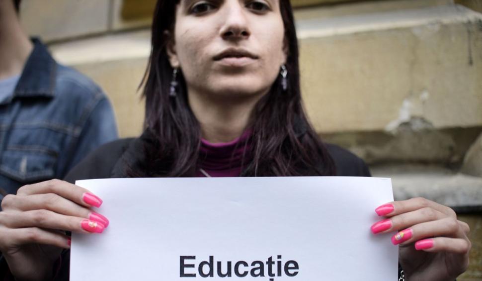 Câţi bani câștigă profesorii români care amenință cu greva generală. Au salariu aproape cât şoferul de la Ministerul Educaţiei 835286