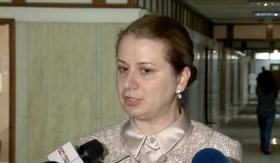 Câţi bani câștigă profesorii români care amenință cu greva generală. Au salariu aproape cât şoferul de la Ministerul Educaţiei 835287