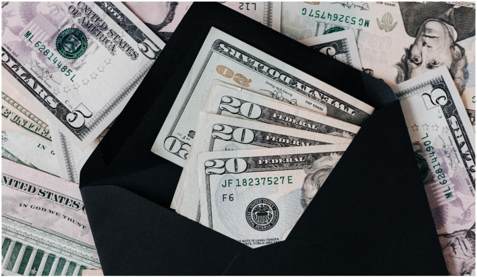 Gestul făcut o româncă, după ce a găsit un portofel cu bani pe stradă, în Italia. "Așa numesc unii karma, nu?" 835110