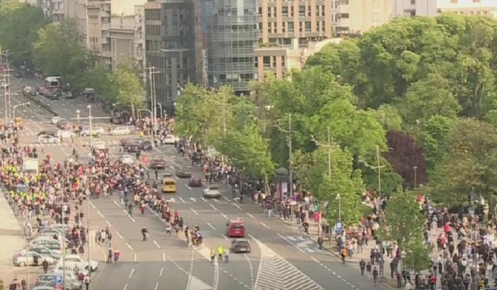 Protest masiv în Serbia, față de lipsa de măsuri a Guvernului împotriva violenţelor din şcoli şi din ţară 835191
